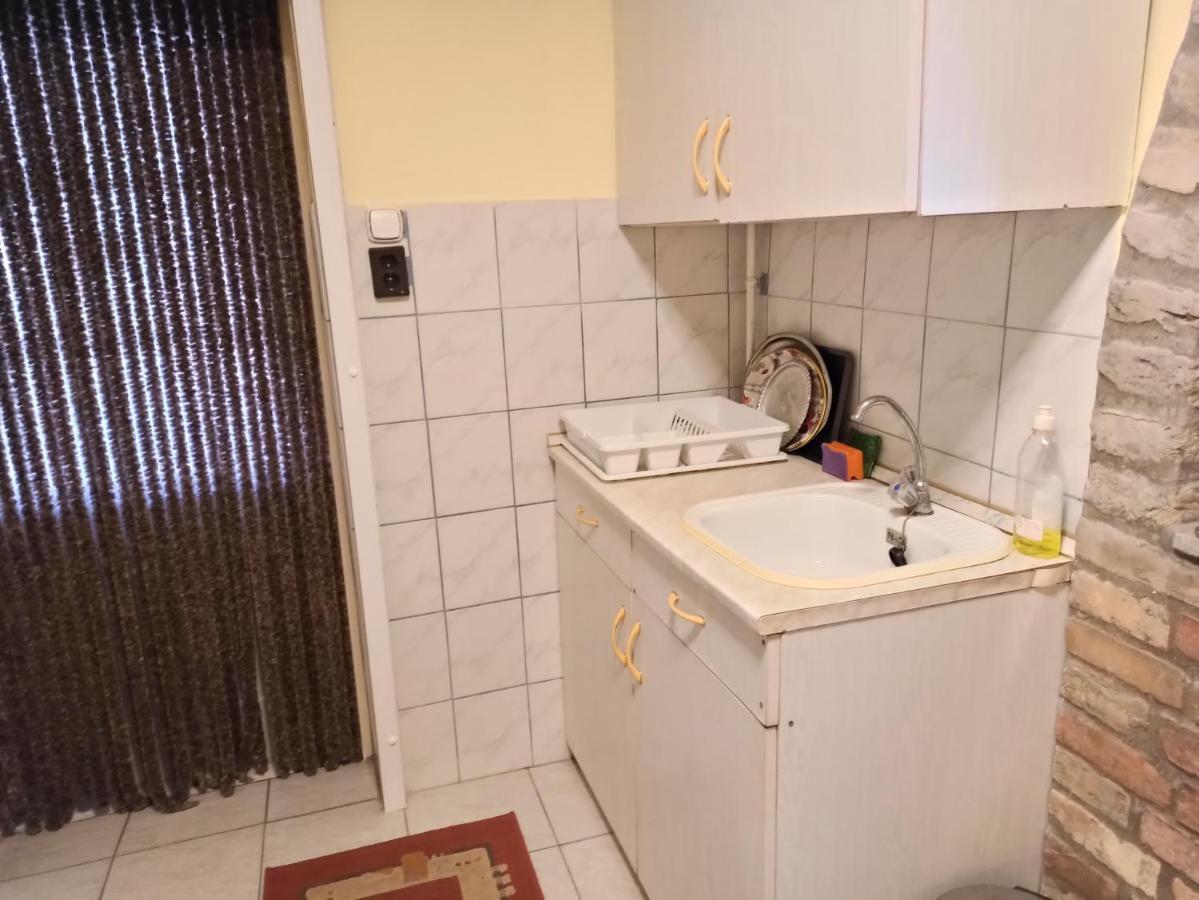 Opusztaszeri Mozes Vendeghaz Hotel Zewnętrze zdjęcie