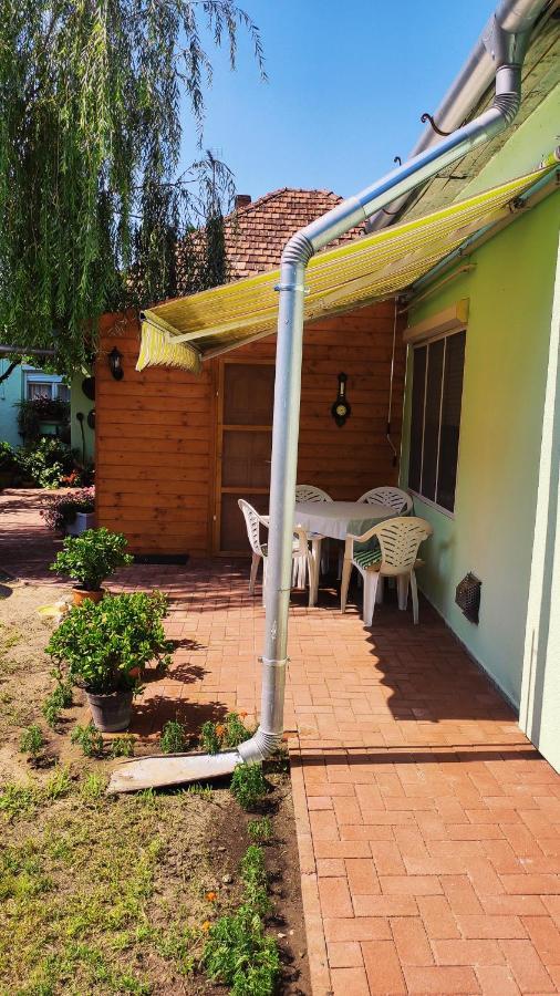 Opusztaszeri Mozes Vendeghaz Hotel Zewnętrze zdjęcie