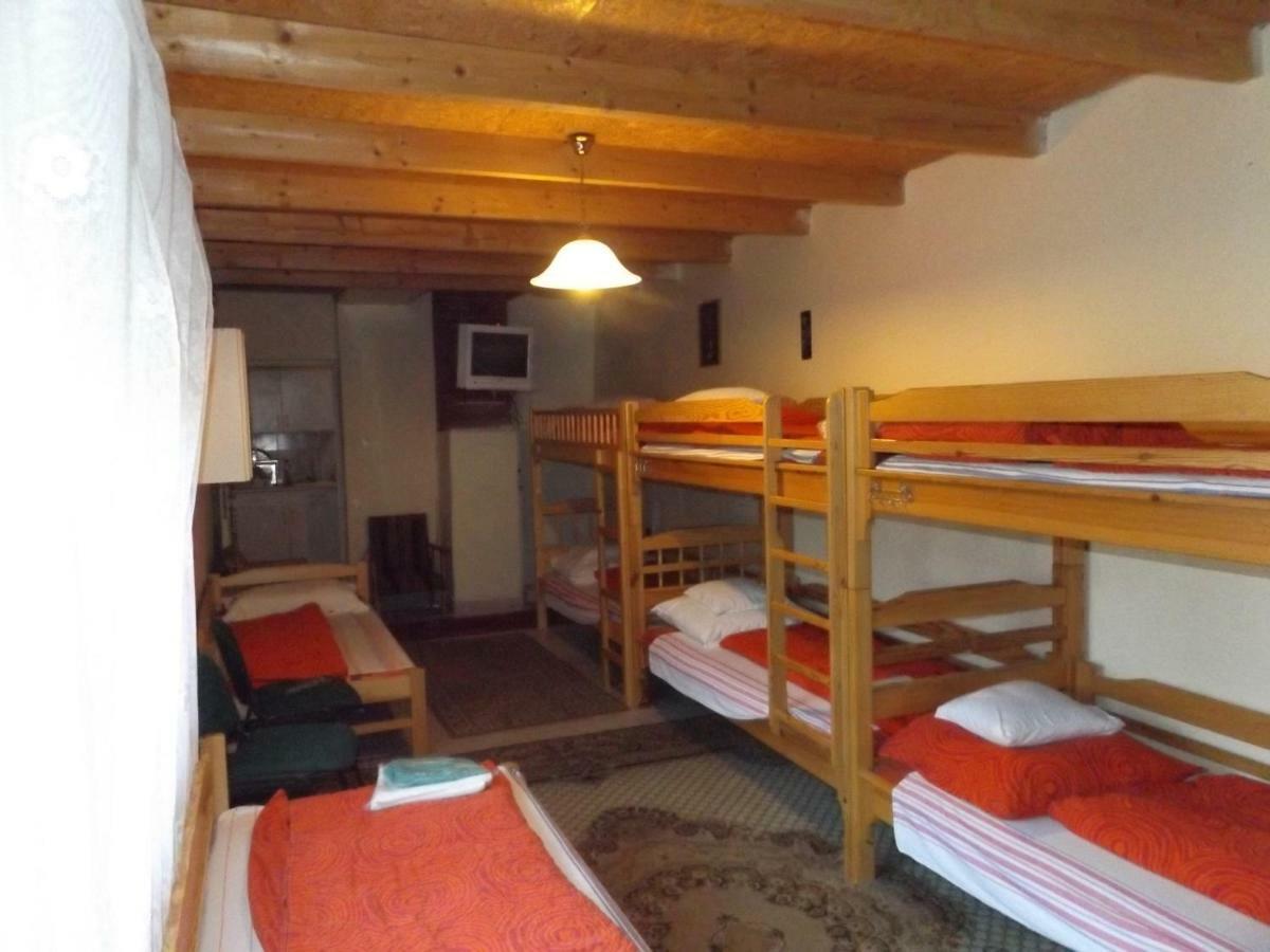 Opusztaszeri Mozes Vendeghaz Hotel Zewnętrze zdjęcie