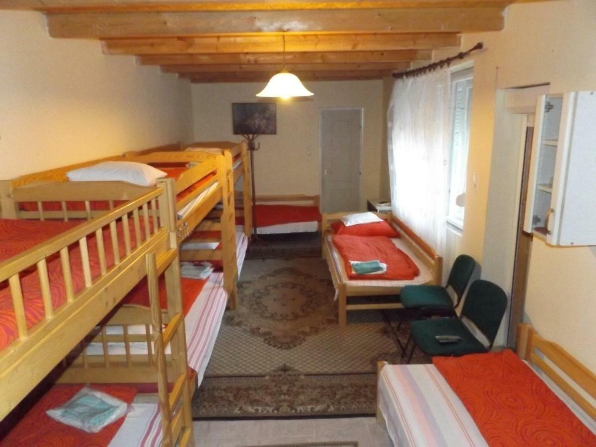 Opusztaszeri Mozes Vendeghaz Hotel Zewnętrze zdjęcie