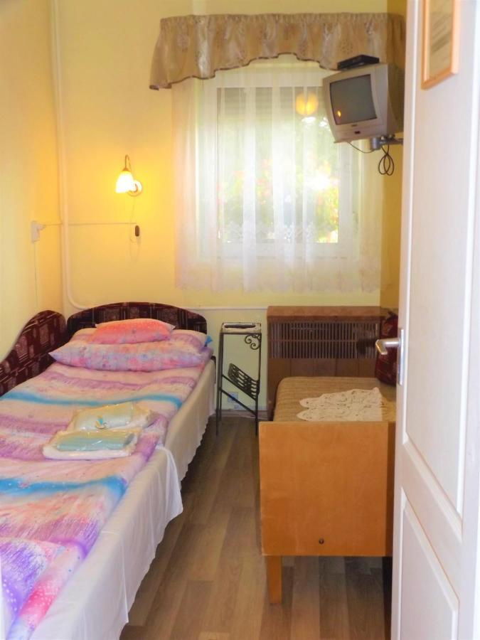 Opusztaszeri Mozes Vendeghaz Hotel Zewnętrze zdjęcie