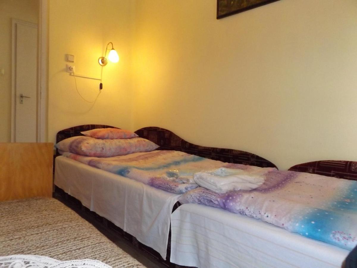 Opusztaszeri Mozes Vendeghaz Hotel Zewnętrze zdjęcie